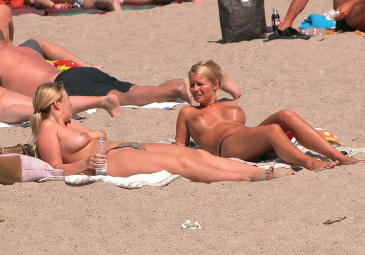 Voyeur Beach Boobs - Nude Beach Tits Photos