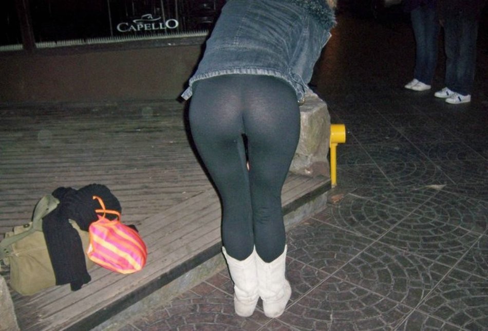 Hot Ass in Yoga Pants Photos